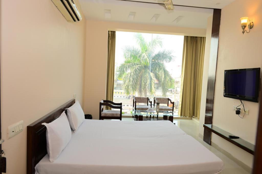 Maharani Regency Hotel Panchkula Exterior foto