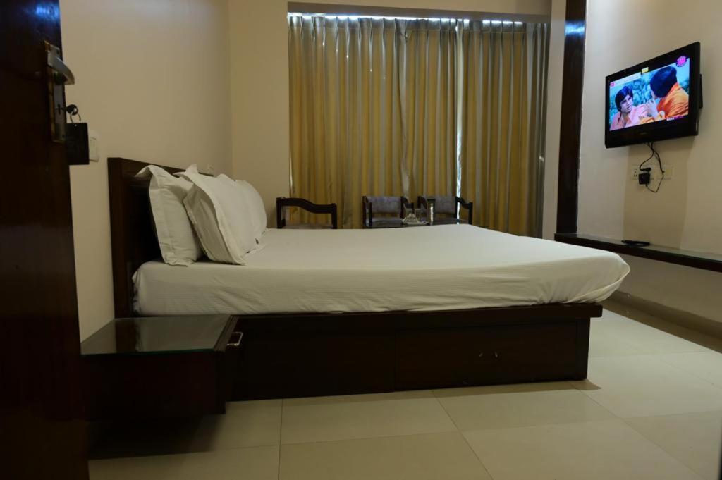 Maharani Regency Hotel Panchkula Exterior foto